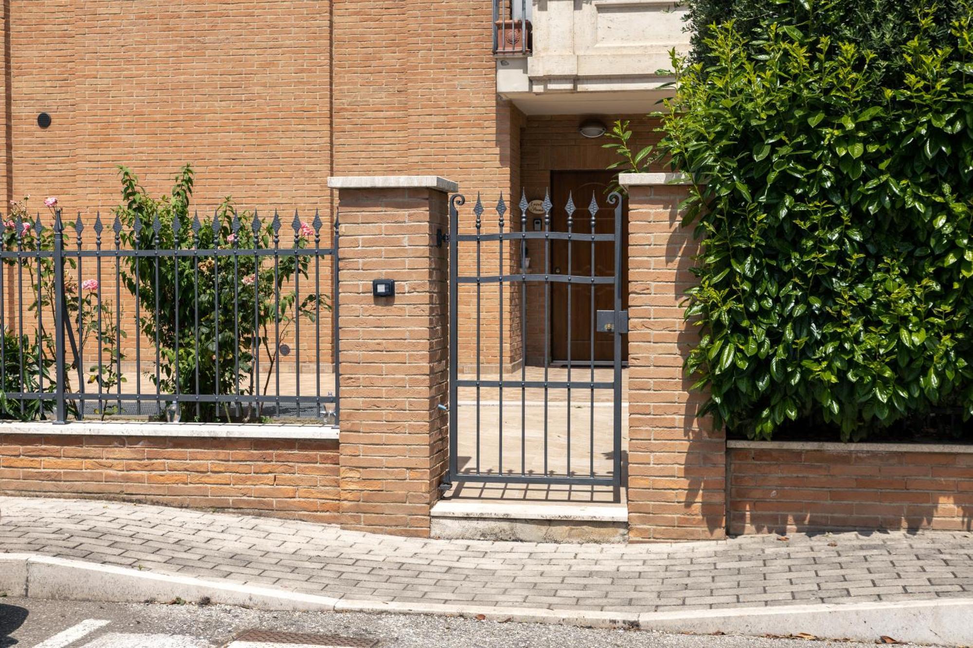 Modern House With Courtyard And Parking - Assisi Villa Santa Maria Degli Angeli  Exterior photo