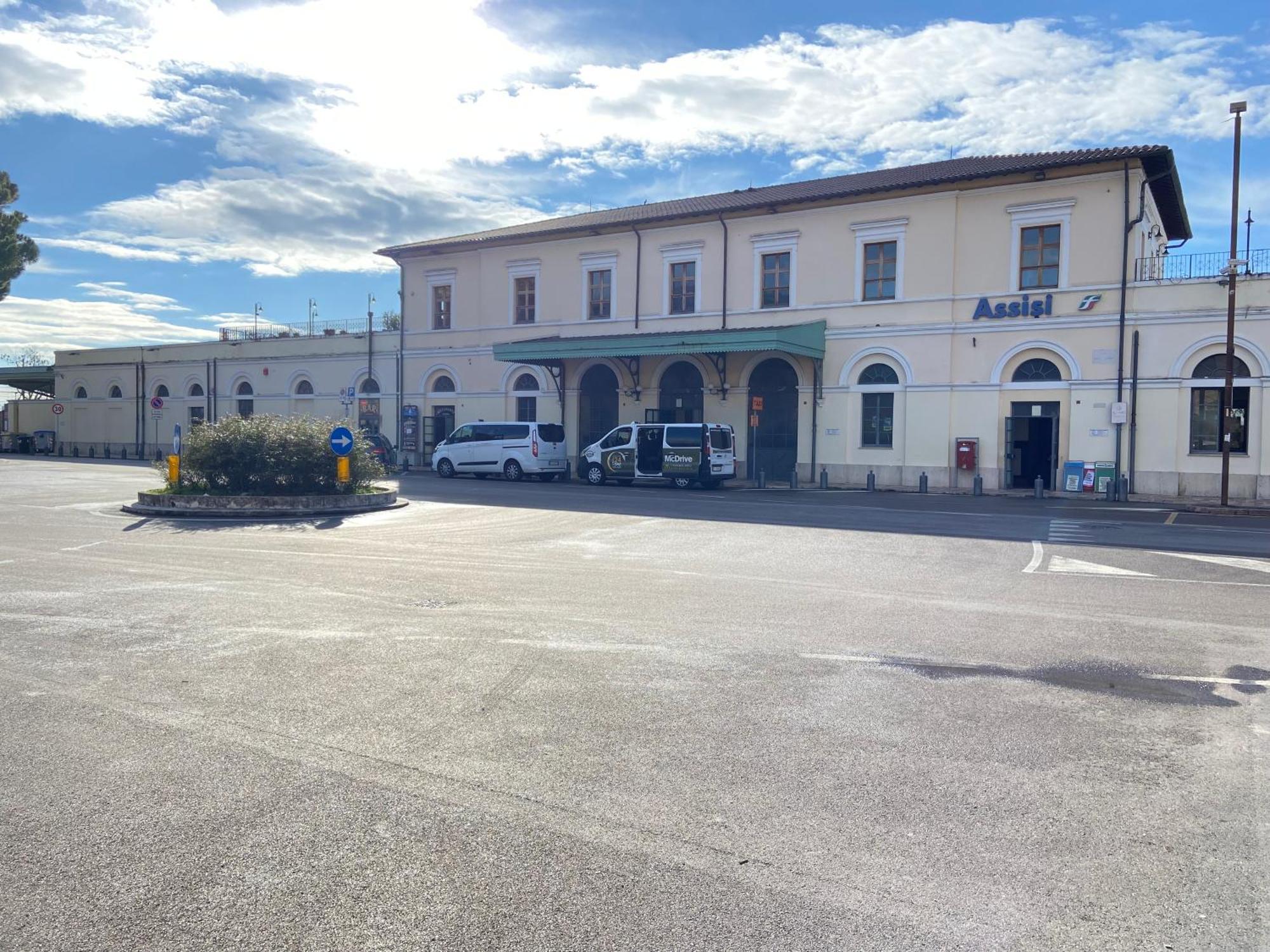 Modern House With Courtyard And Parking - Assisi Villa Santa Maria Degli Angeli  Exterior photo